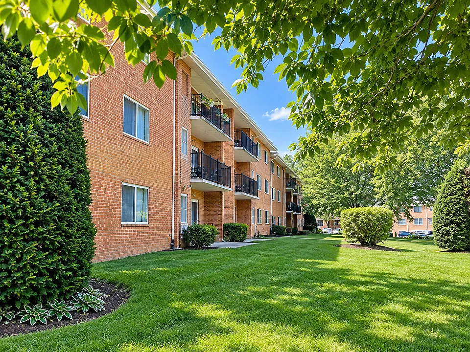 Edgewood Hill Apartments
