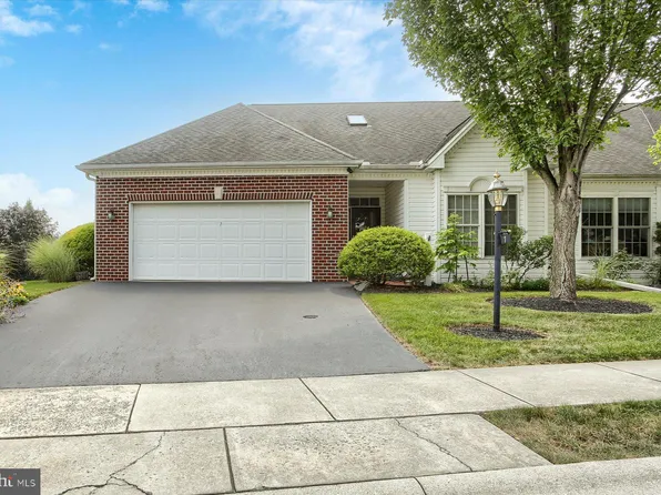 7 Tuscany Ct, Camp Hill, PA 17011