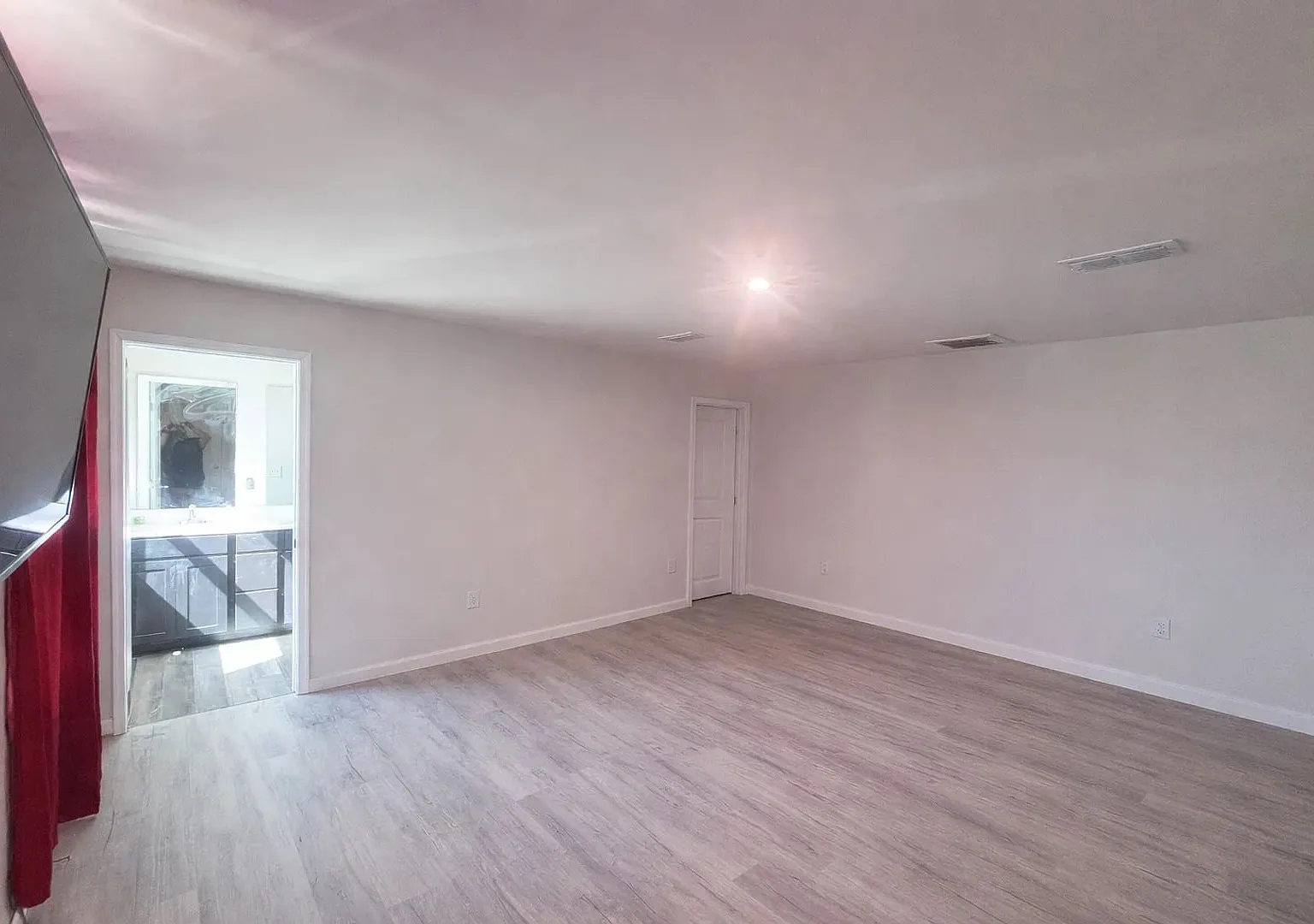 Room in 4 Bedroom Home at Browband St — Photo 2