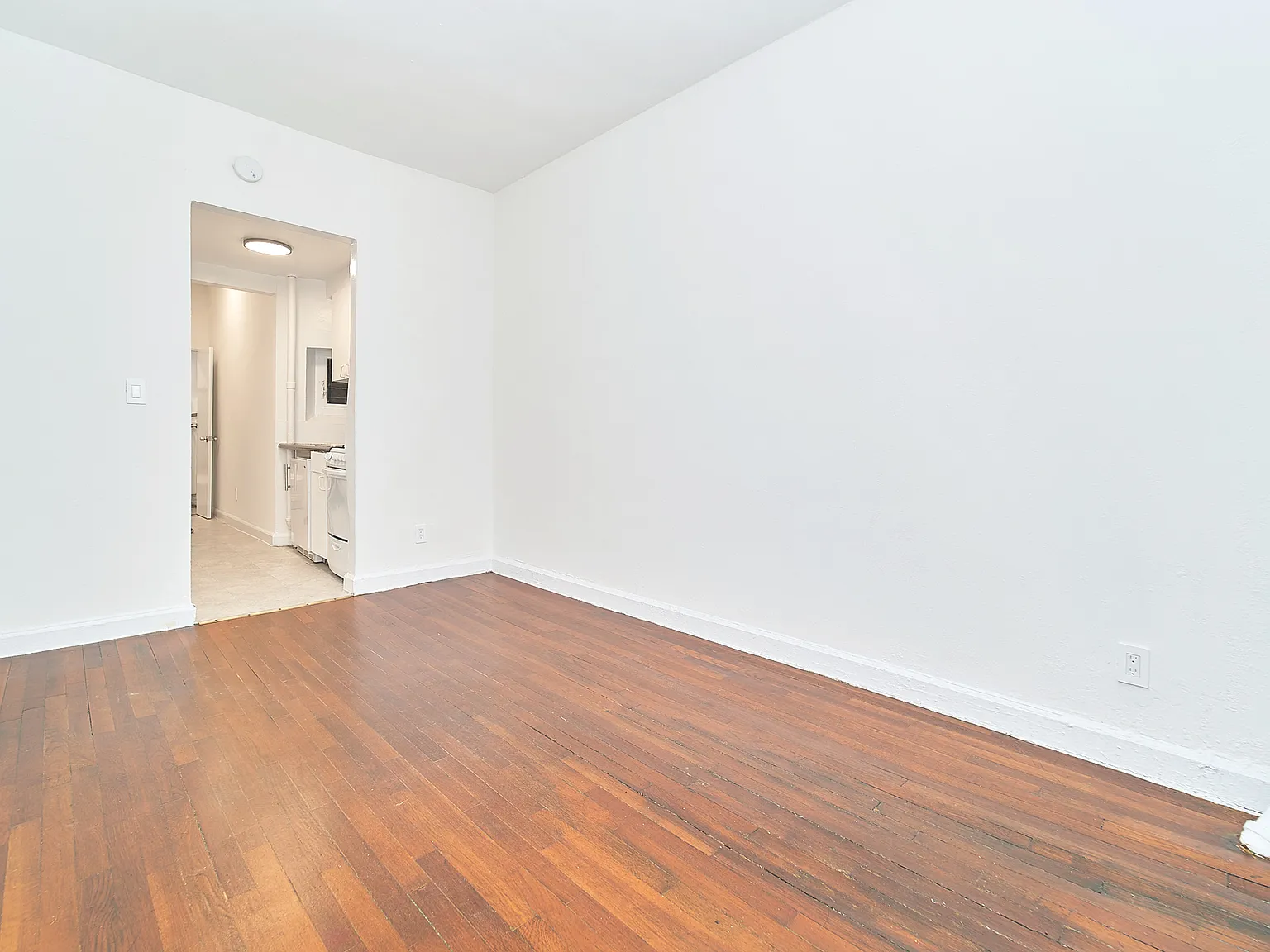 353 West 44th Street — Photo 4