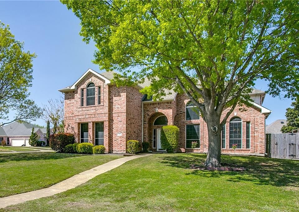 1st image of 301 Sycamore Dr