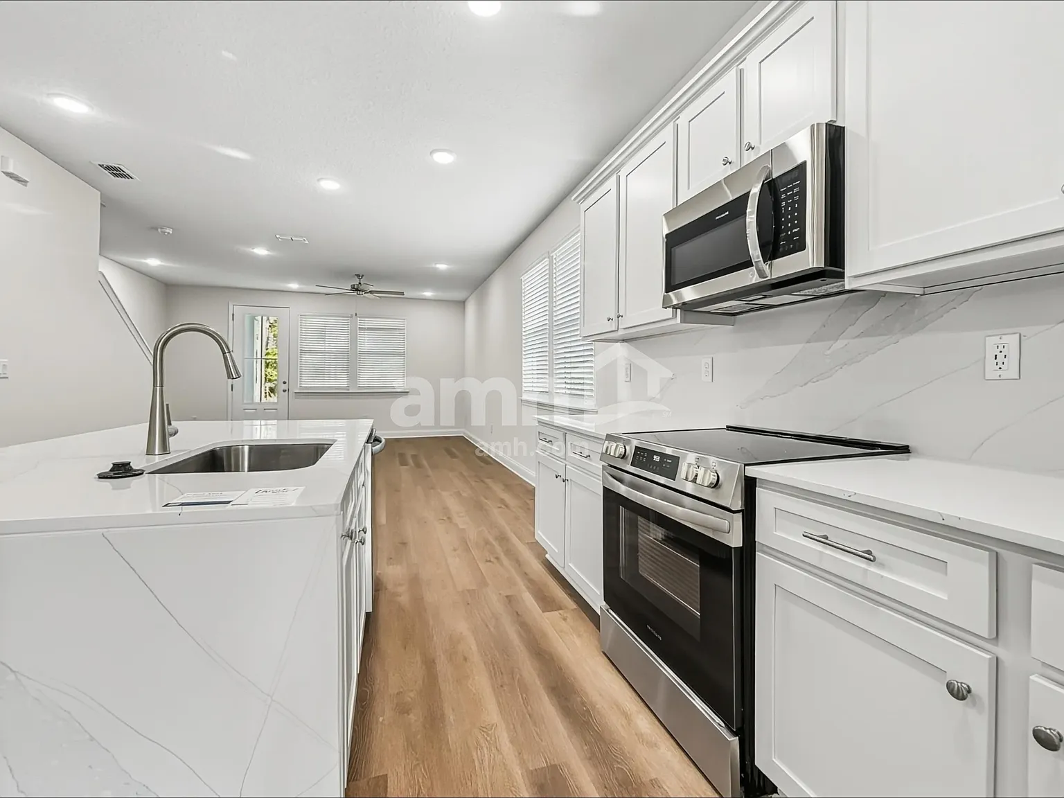 3 bed, 2.5 bath, 1593 sqft, $2,115 — Photo 3