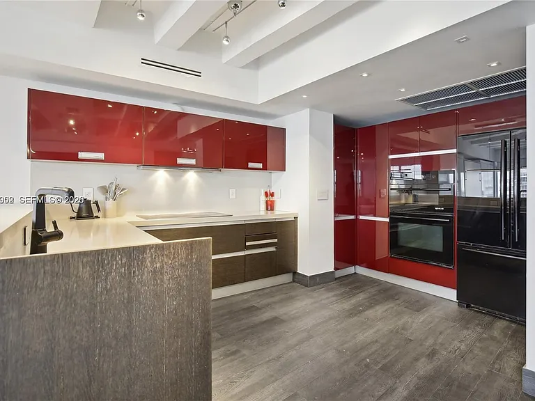 5255 Collins Ave #7G — Photo 10