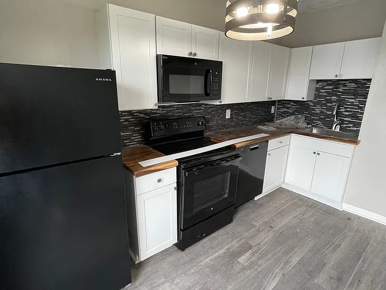 4901 Friendship Ave. — Photo 86