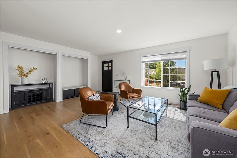 5th image of 2203 28th Court SE