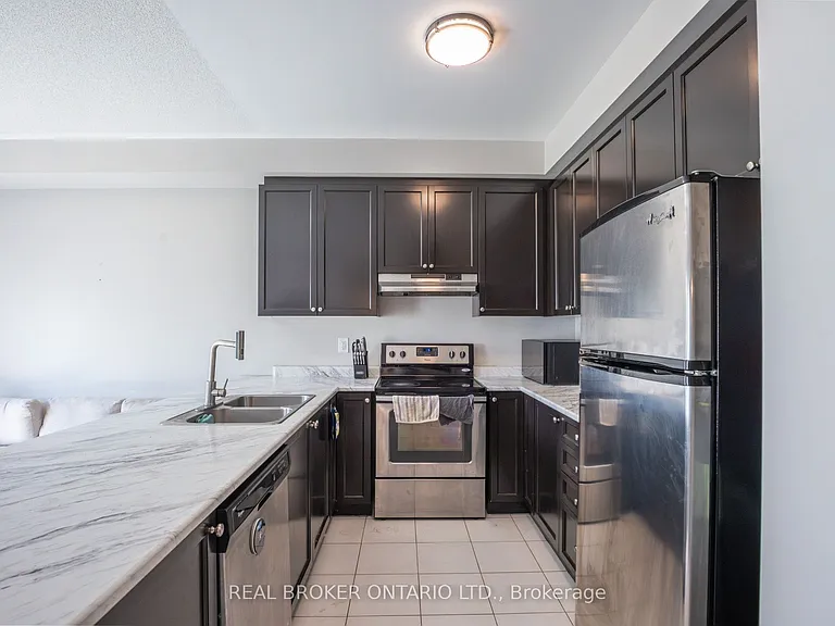 63 Forsyth Cres — Photo 6