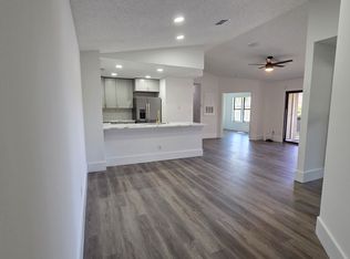 4002 Crockers Lake Blvd APT 123, Sarasota, FL 34238