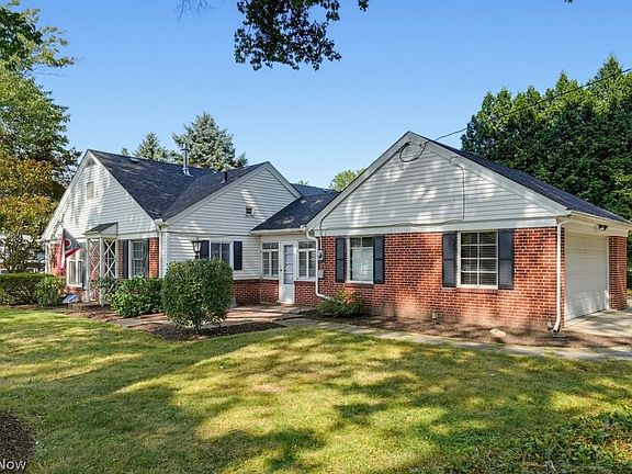 2nd image of 2468 Ridgewood Rd
