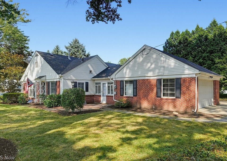 1st image of 2468 Ridgewood Rd