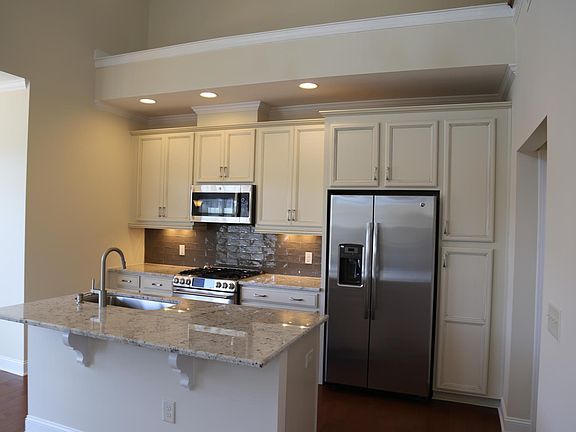 3rd image of 123 Acorn Hollow Pl