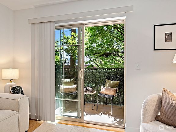 4th image of 700 E Denny Way #206