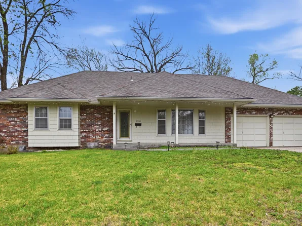 2210 SW 32nd St, Topeka, KS 66611
