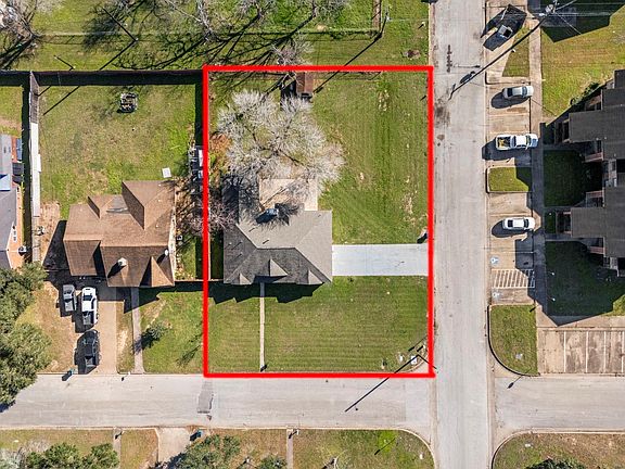 2nd image of 1740 6th St