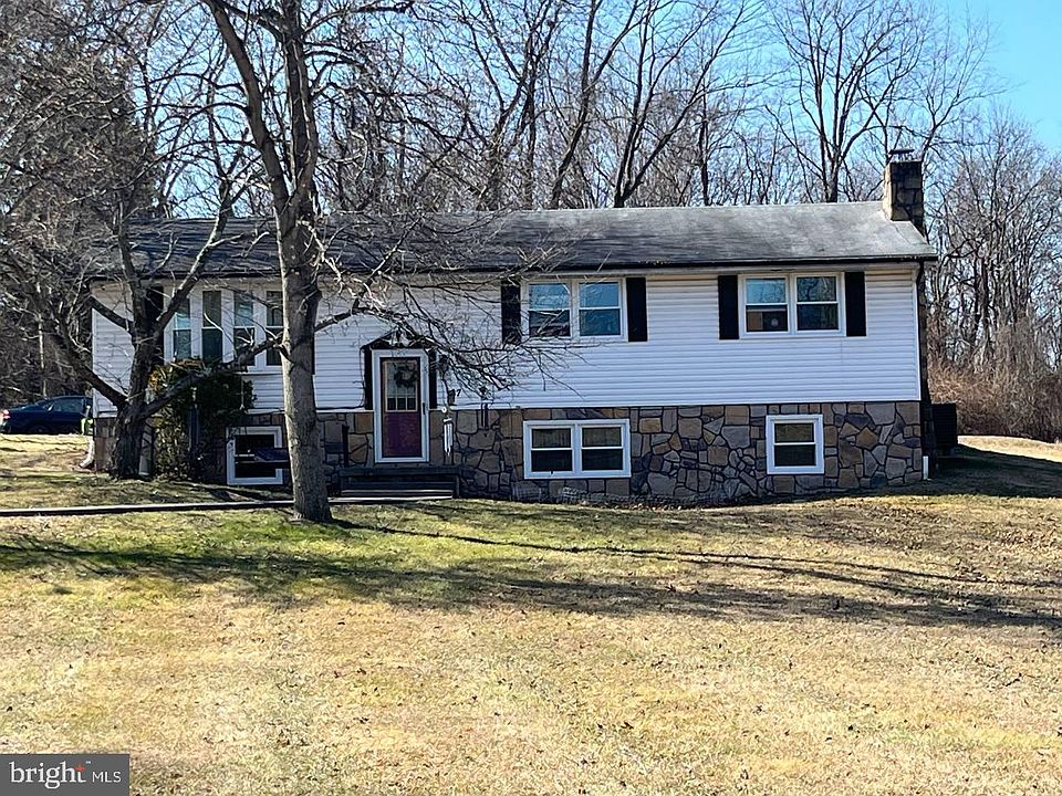 1st image of 67 Gregory Dr