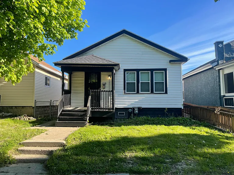 2521 W Michigan St — Photo 24