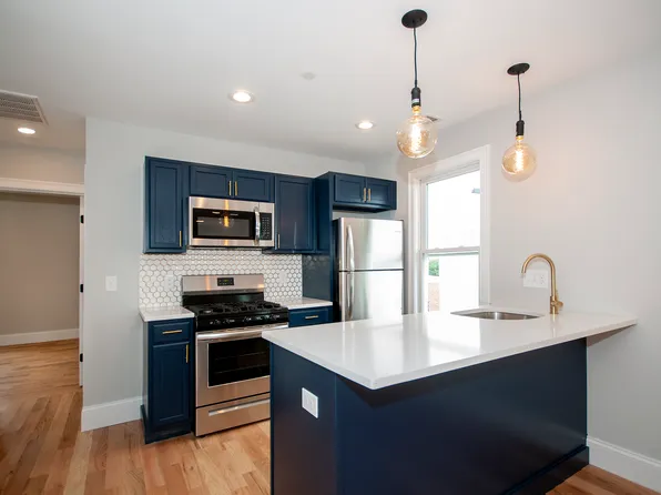 137 Paris St APT 3, Boston, MA 02128