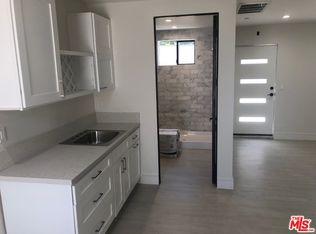 17520 Embassy Dr, Encino, CA 91316