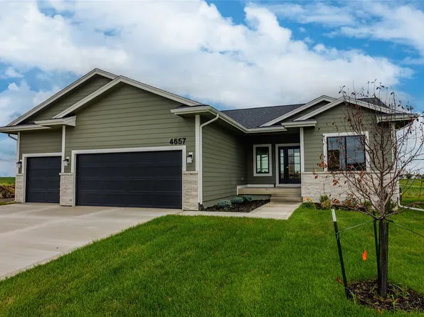 4657 177th St, Urbandale, IA 50322