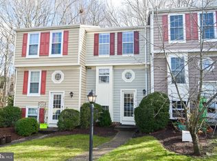 1613 Fieldthorn Dr, Reston, VA 20194