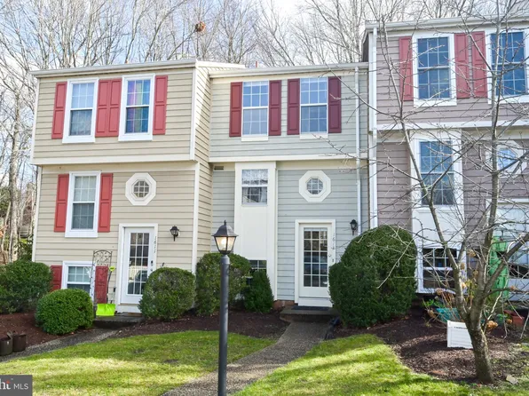 1613 Fieldthorn Dr, Reston, VA 20194