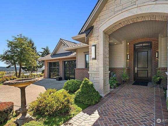 4th image of 106 62nd Avenue E