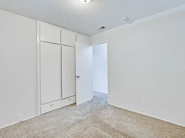 6063 Pineland Ave — Photo 23