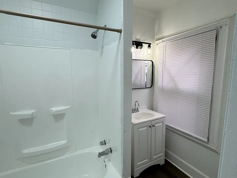 1406 W 2nd St — Photo 2