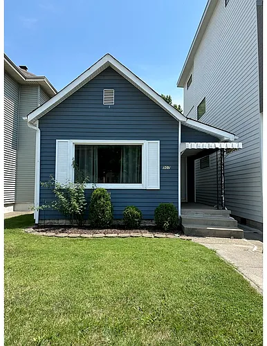 907 S East St Photo 1