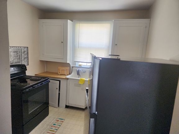 5th image of 1009 1/2 College Ave #2