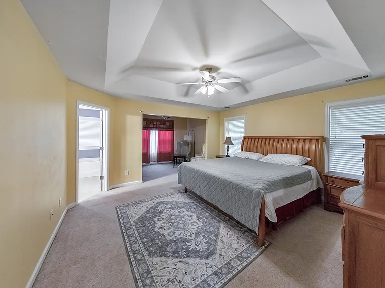 179 Holbrook Dr — Photo 17