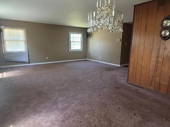 3rd image of 83 Eastbrook Ln