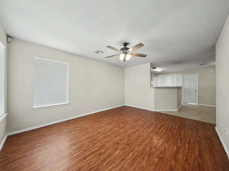 1404 Fox Creek Dr — Photo 7
