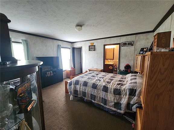 5th image of 49 Ritzcraft Dr