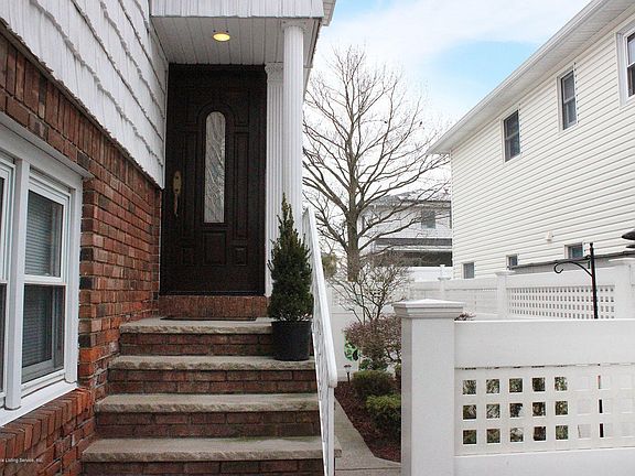 4th image of 438 Genesee Ave