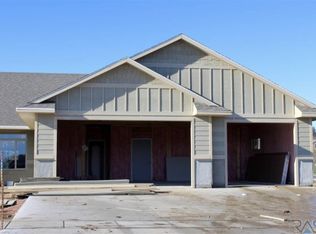 8005 Parkwood Ave S, Sioux Falls, SD 57108