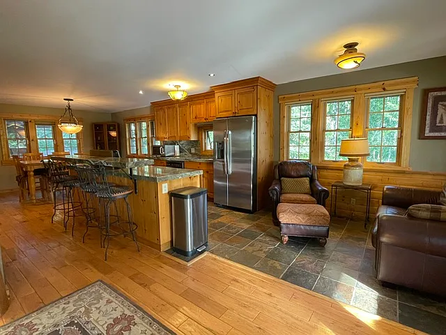 2 bed, 1800 sqft, $3,000 — Photo 3