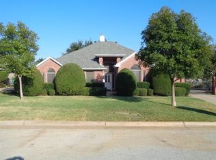 2812 Naples Dr, Hurst, TX 76054