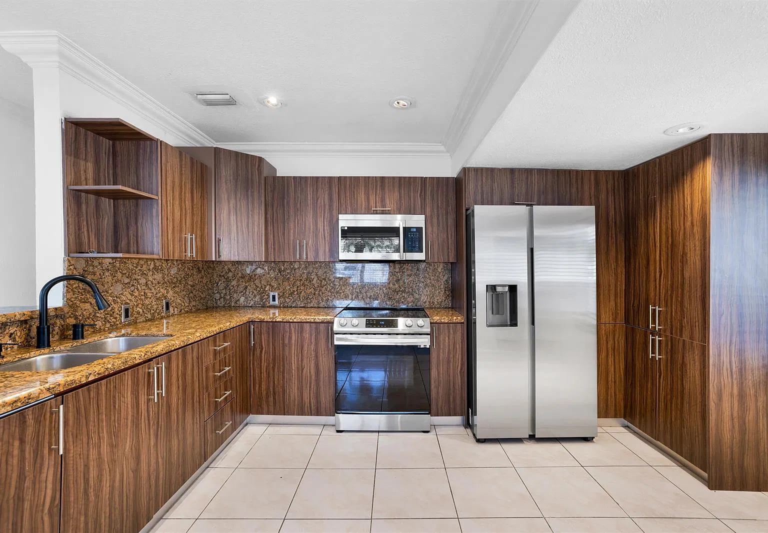3 bed, 2.0 bath, $3,400 — Photo 2