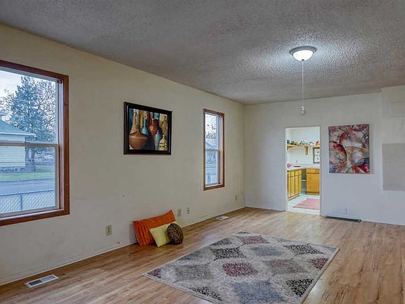2nd image of 1403 W Grace Ave