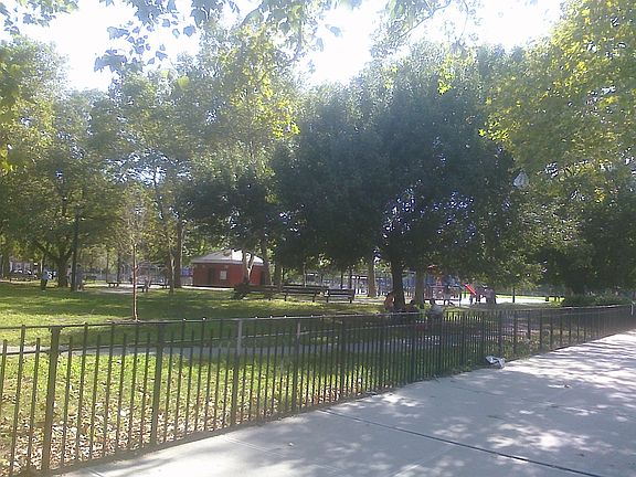 5th image of 606 Manhattan Ave APT 3R