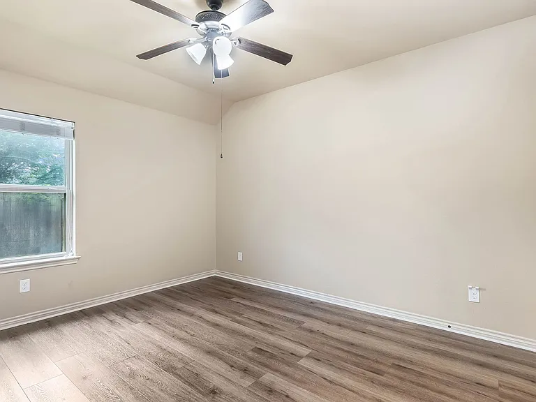 15606 Fox Ln — Photo 9