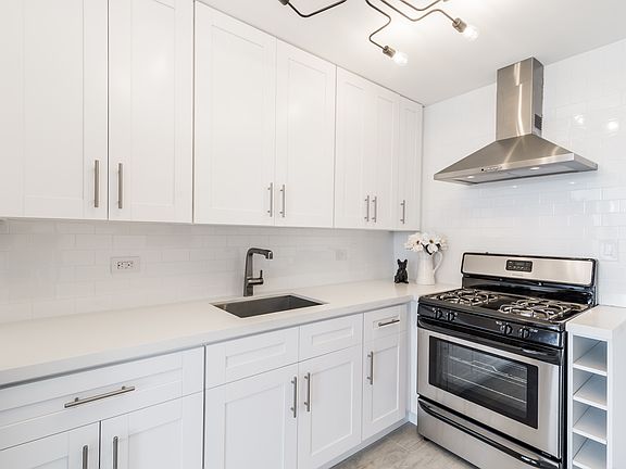 3rd image of 710 Washington Ave APT 420