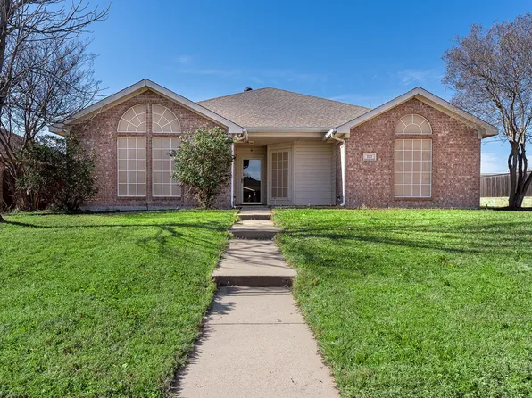 737 NW Summercrest Blvd, Burleson, TX 76028