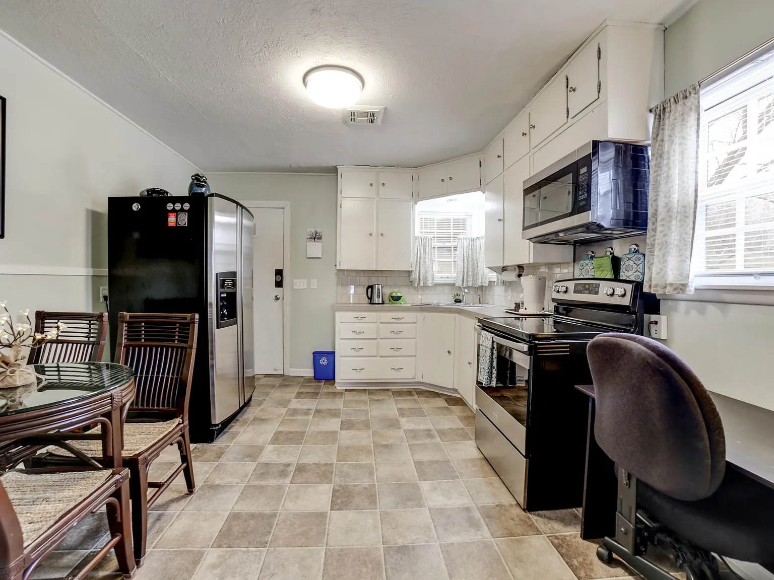 2 bed, 818 sqft, $1,100 — Photo 3