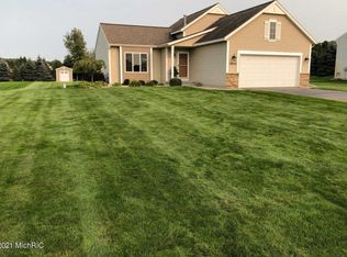 12018 Russell Ridge Dr NE, Cedar Springs, MI 49319
