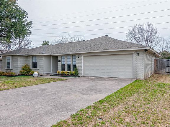 3rd image of 349 La Quinta Cir N