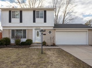 15640 Vivian St, Taylor, MI 48180