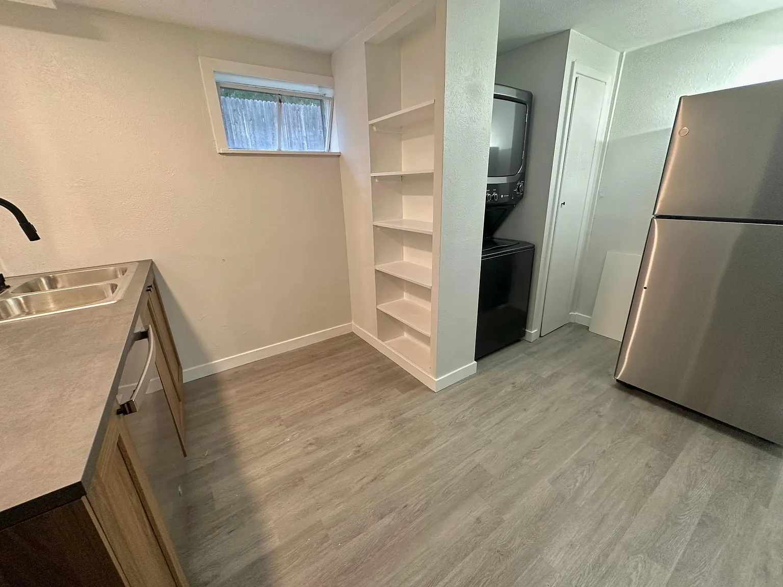 2 bed, 1300 sqft, $2,300 — Photo 2