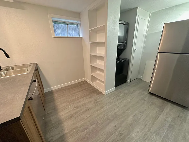 1180 Terry St — Photo 2
