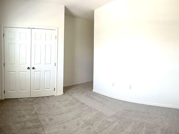4th image of 1239 Stockwell Ave